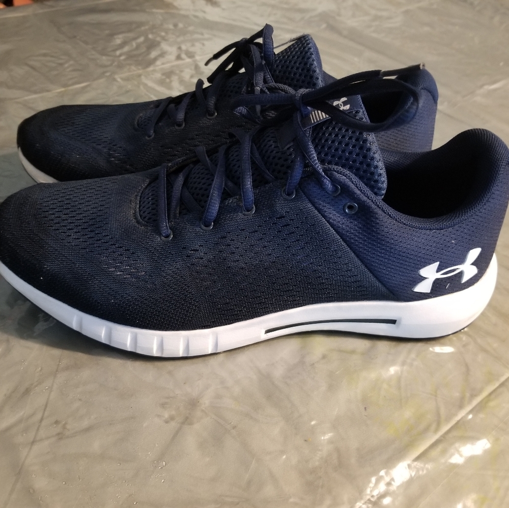 Under Armour mens 10.5 navy blue sneakers